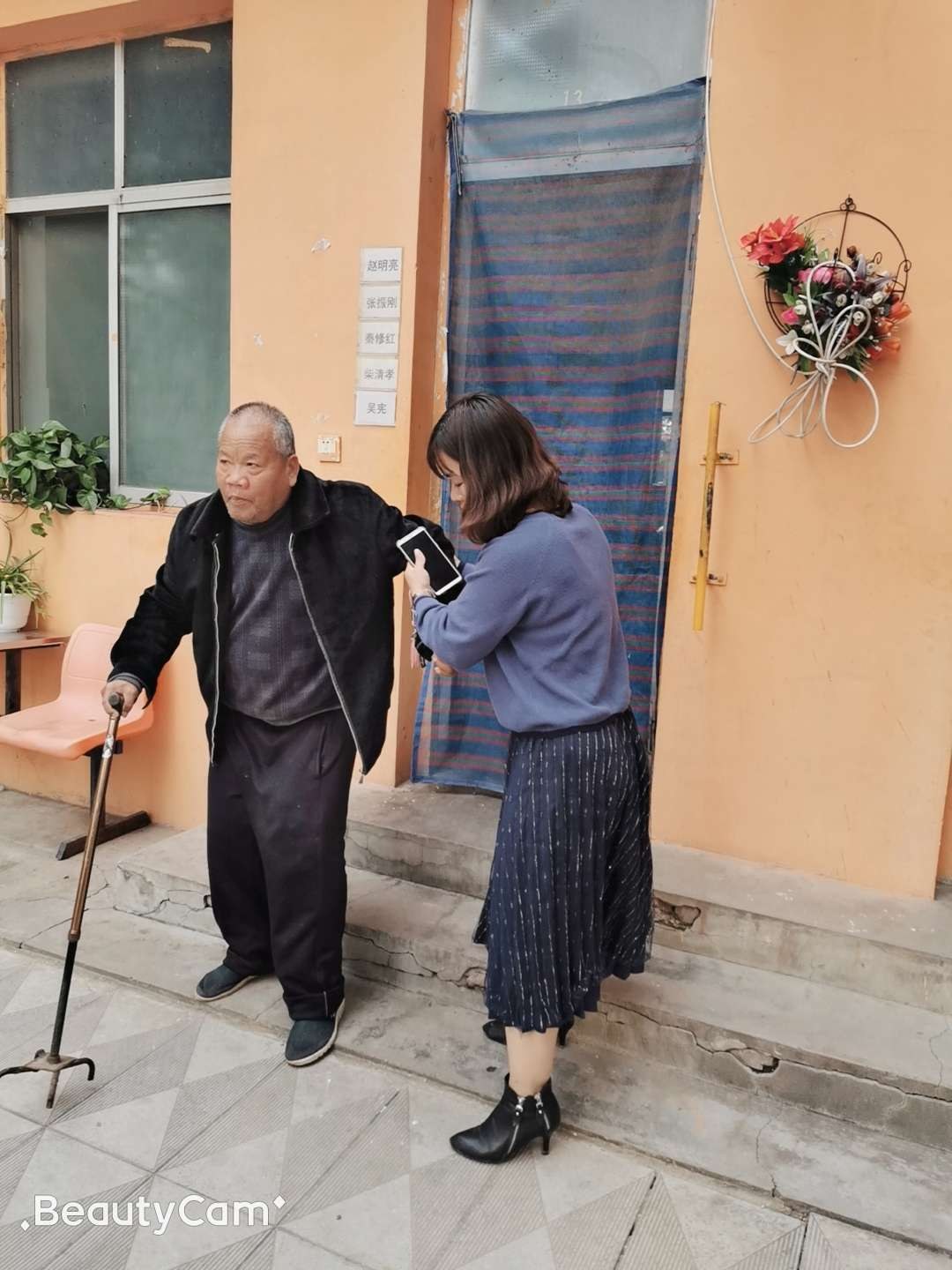 Goldpro cares for the elderly, actions warm hearts`10 Goldpro cares for the elderly, actions warm hearts`10