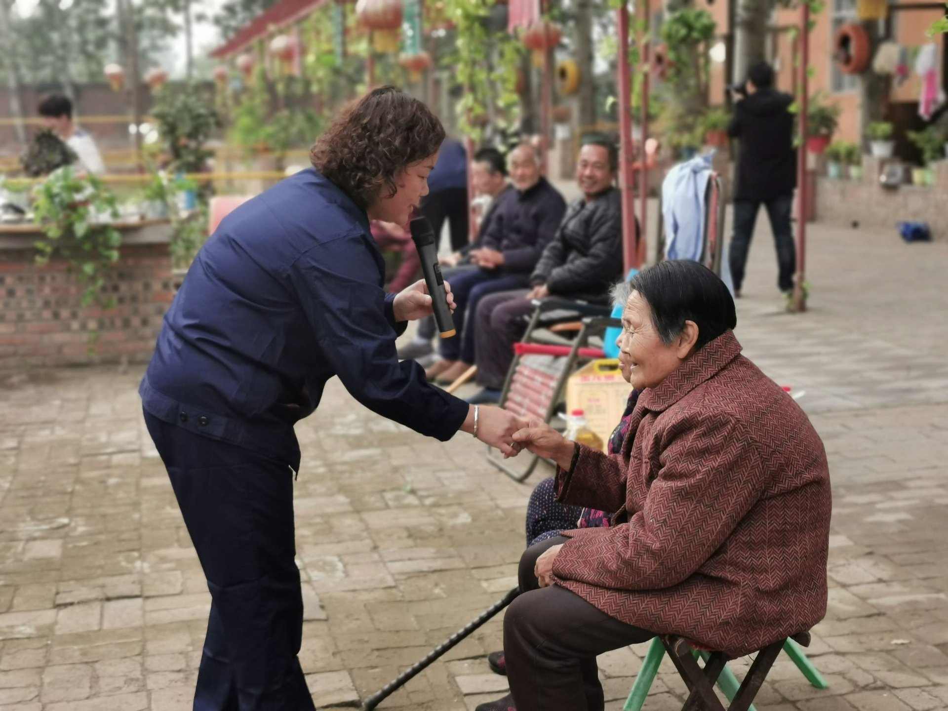 Goldpro cares for the elderly, actions warm hearts11 Goldpro cares for the elderly, actions warm hearts11