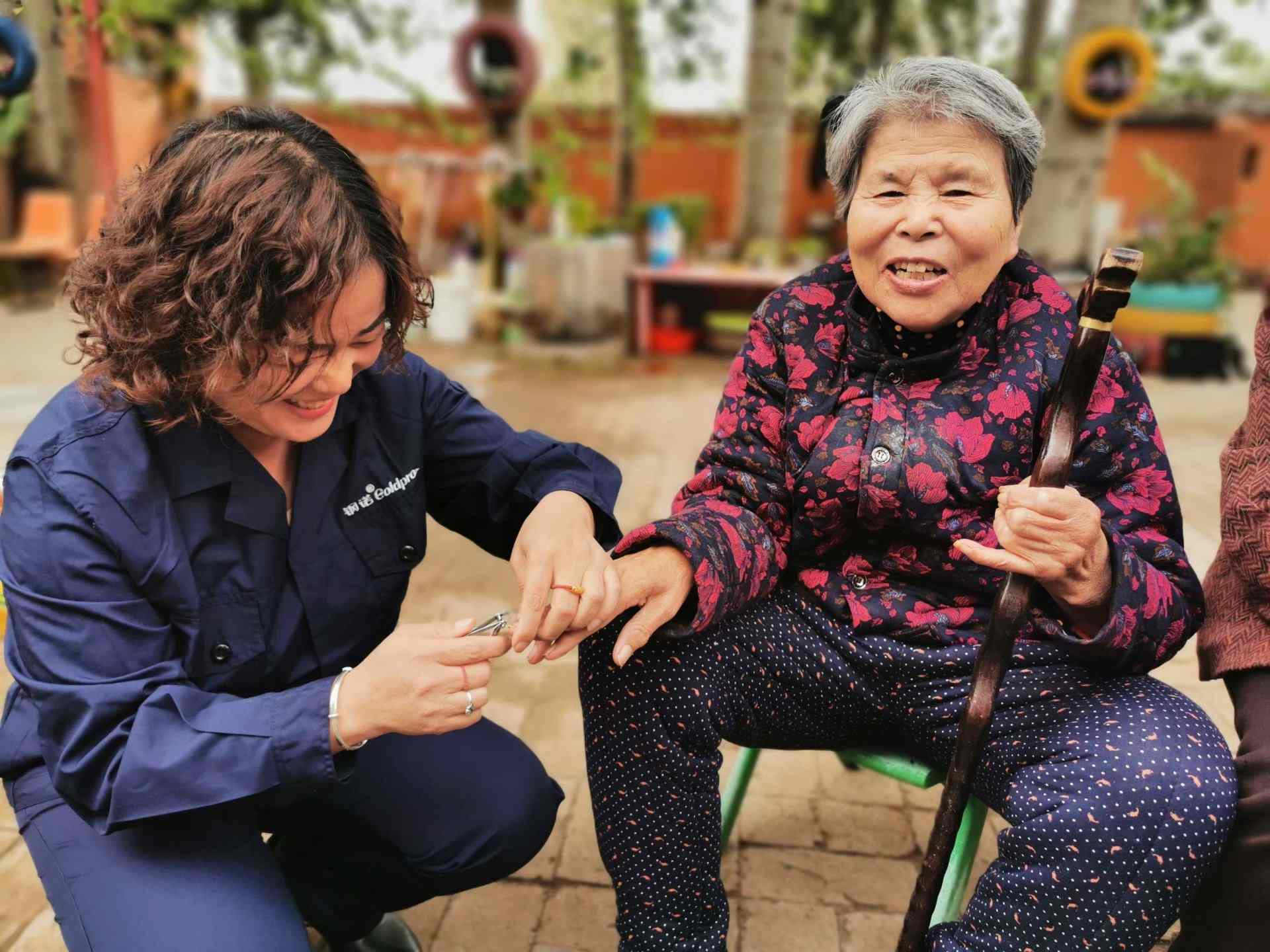 Goldpro cares for the elderly, actions warm hearts3 Goldpro cares for the elderly, actions warm hearts3