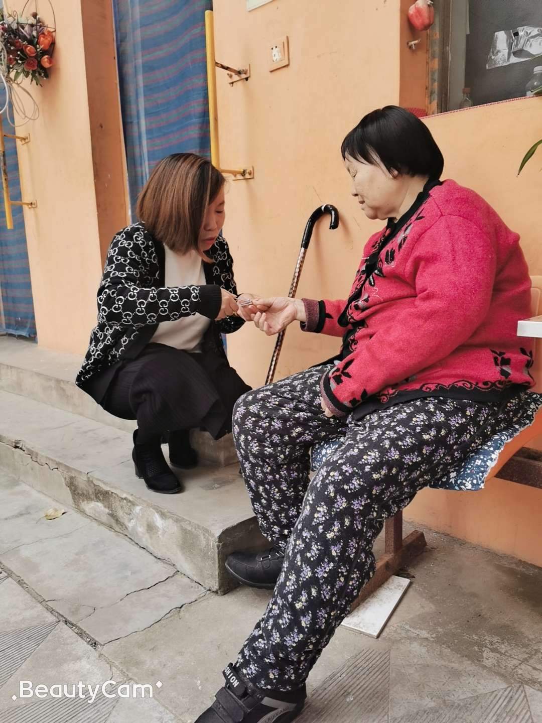 Goldpro cares for the elderly, actions warm hearts5 Goldpro cares for the elderly, actions warm hearts5