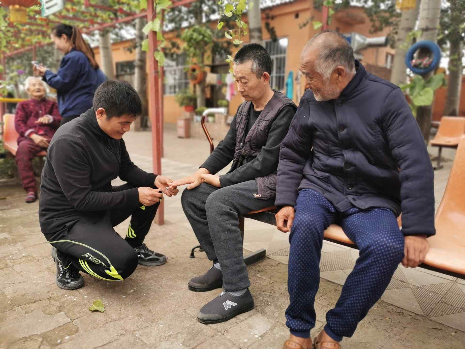 Goldpro cares for the elderly, actions warm hearts6 Goldpro cares for the elderly, actions warm hearts6