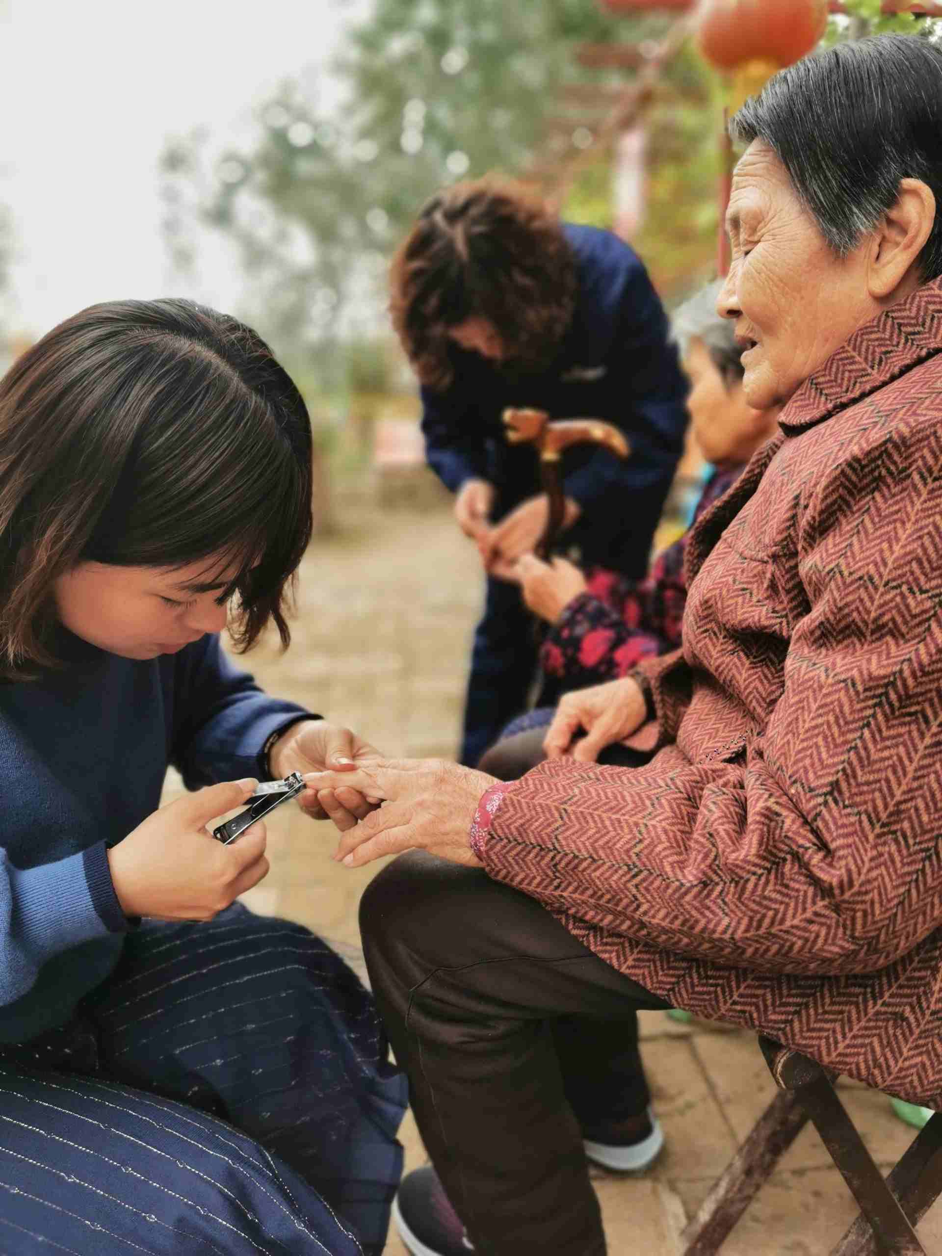 Goldpro cares for the elderly, actions warm hearts7 Goldpro cares for the elderly, actions warm hearts7