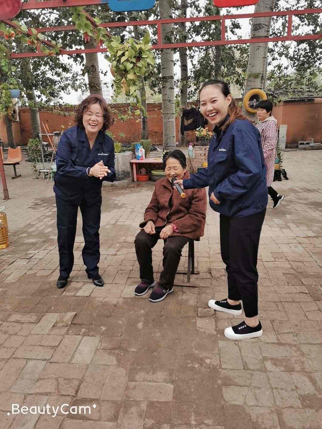 Goldpro cares for the elderly, actions warm hearts8 Goldpro cares for the elderly, actions warm hearts8